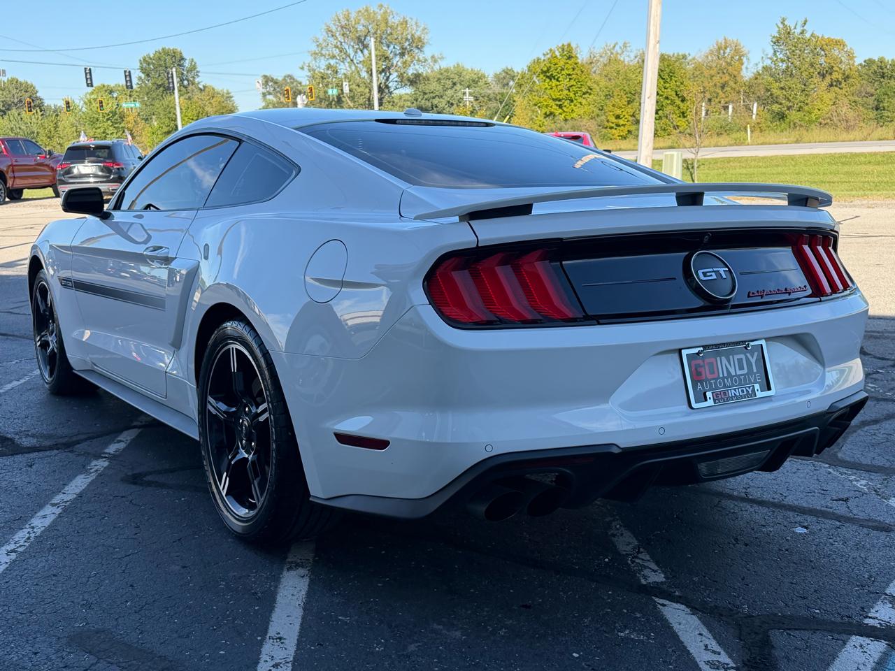 Ford Mustang photo 3