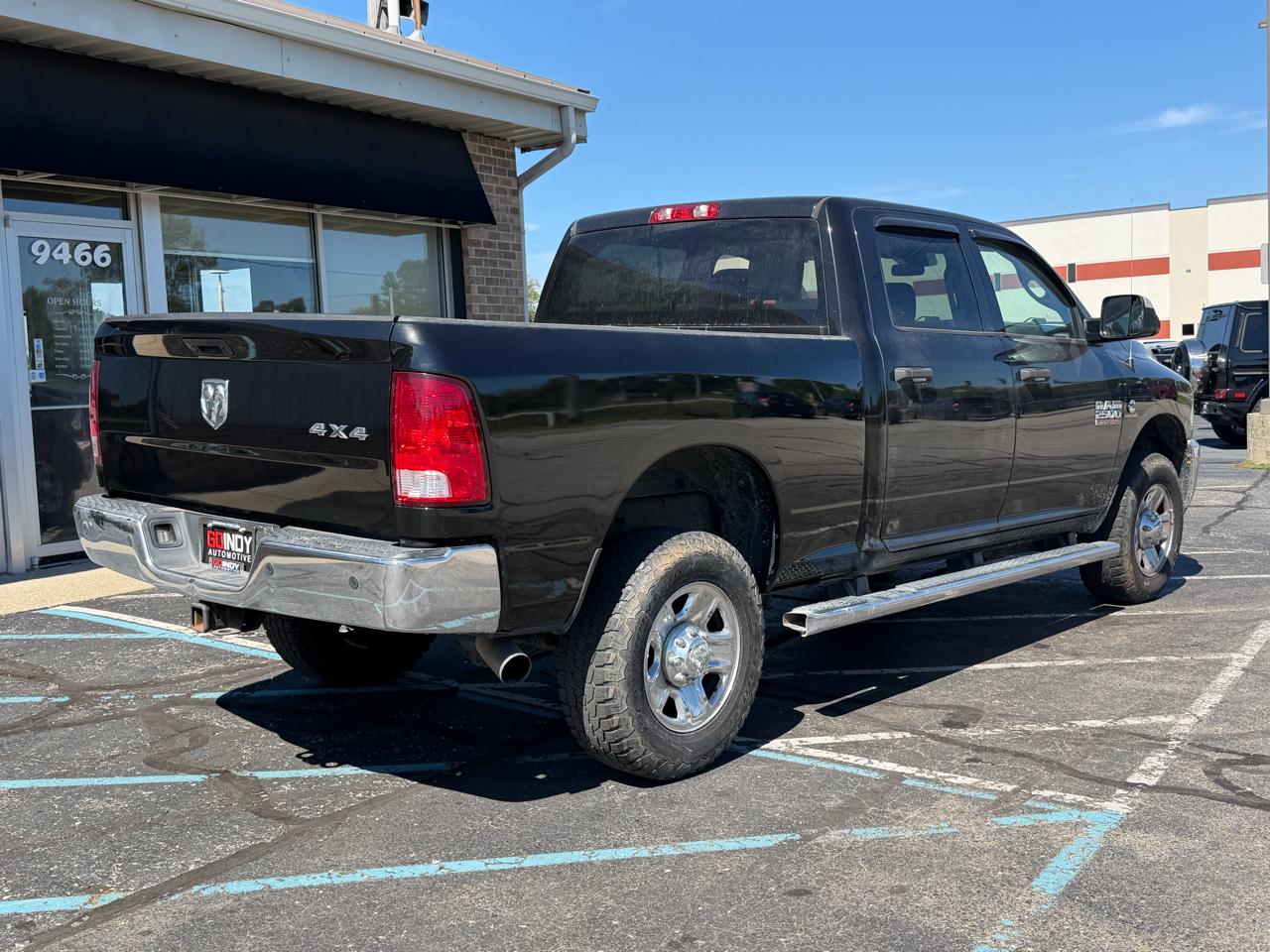 RAM 2500 Tradesman 4x4 Crew Cab 6'4" Box 2017
