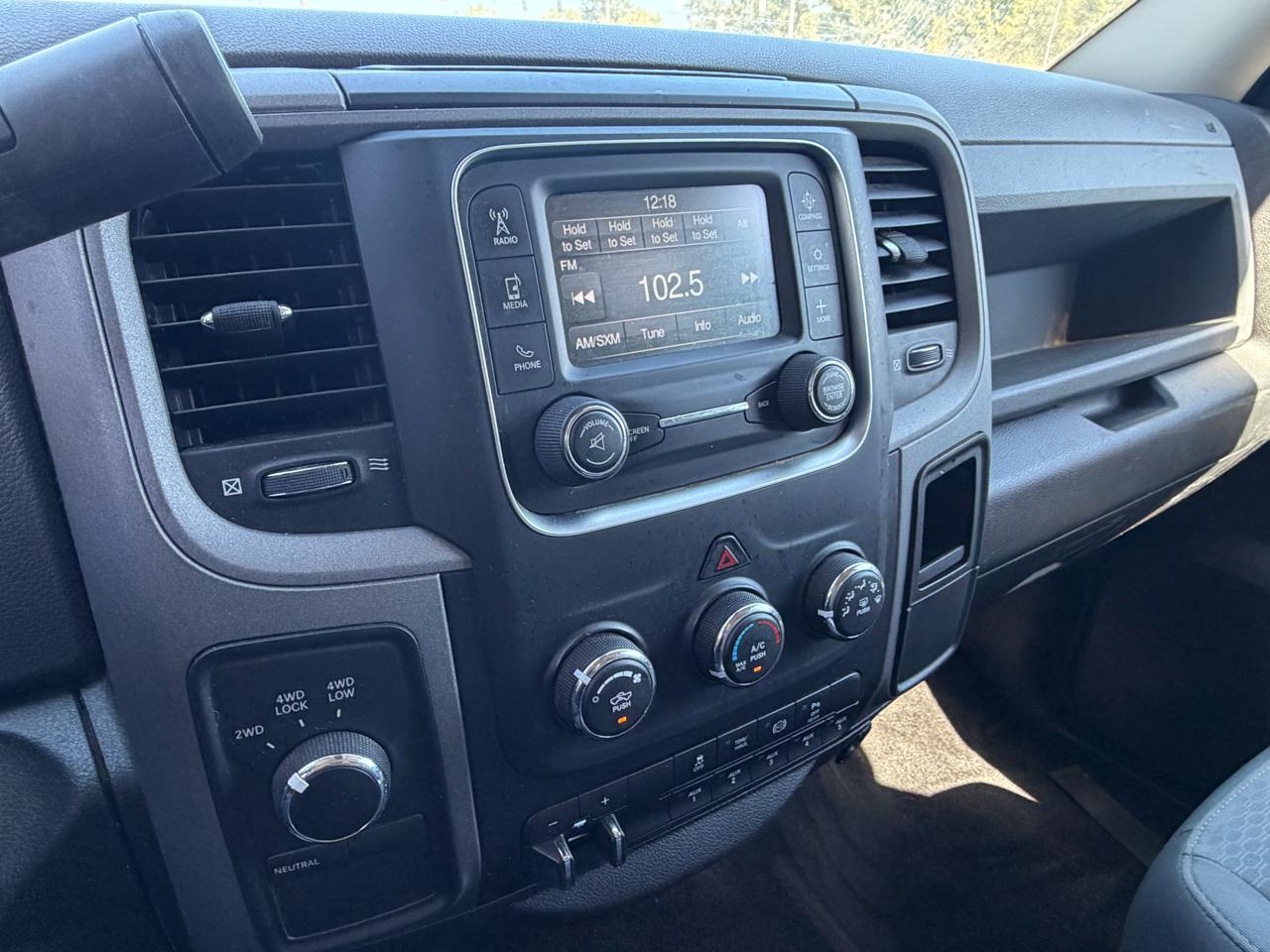 RAM 2500 Tradesman 4x4 Crew Cab 6'4" Box 2017