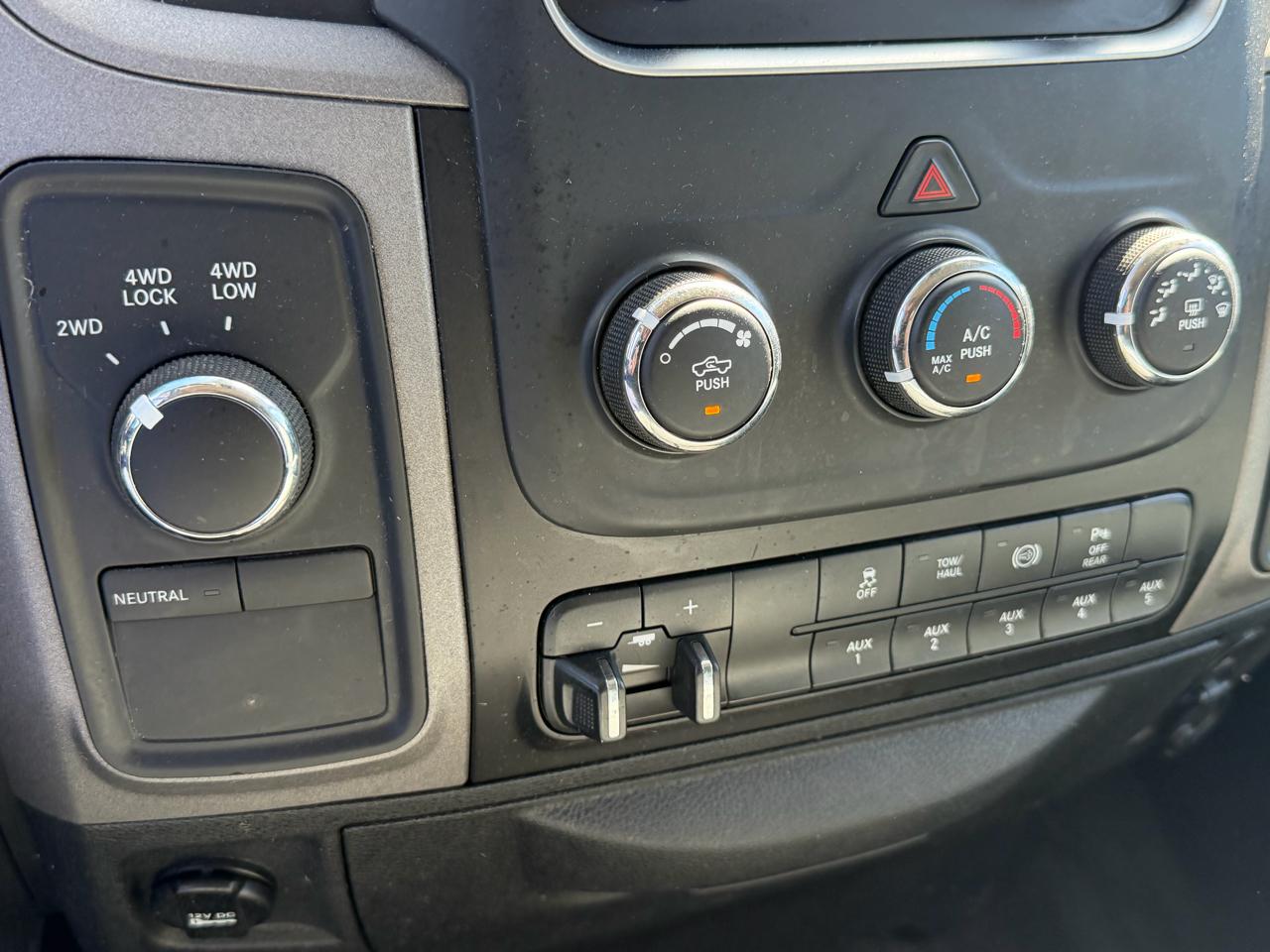 RAM 2500 Tradesman 4x4 Crew Cab 6'4" Box 2017
