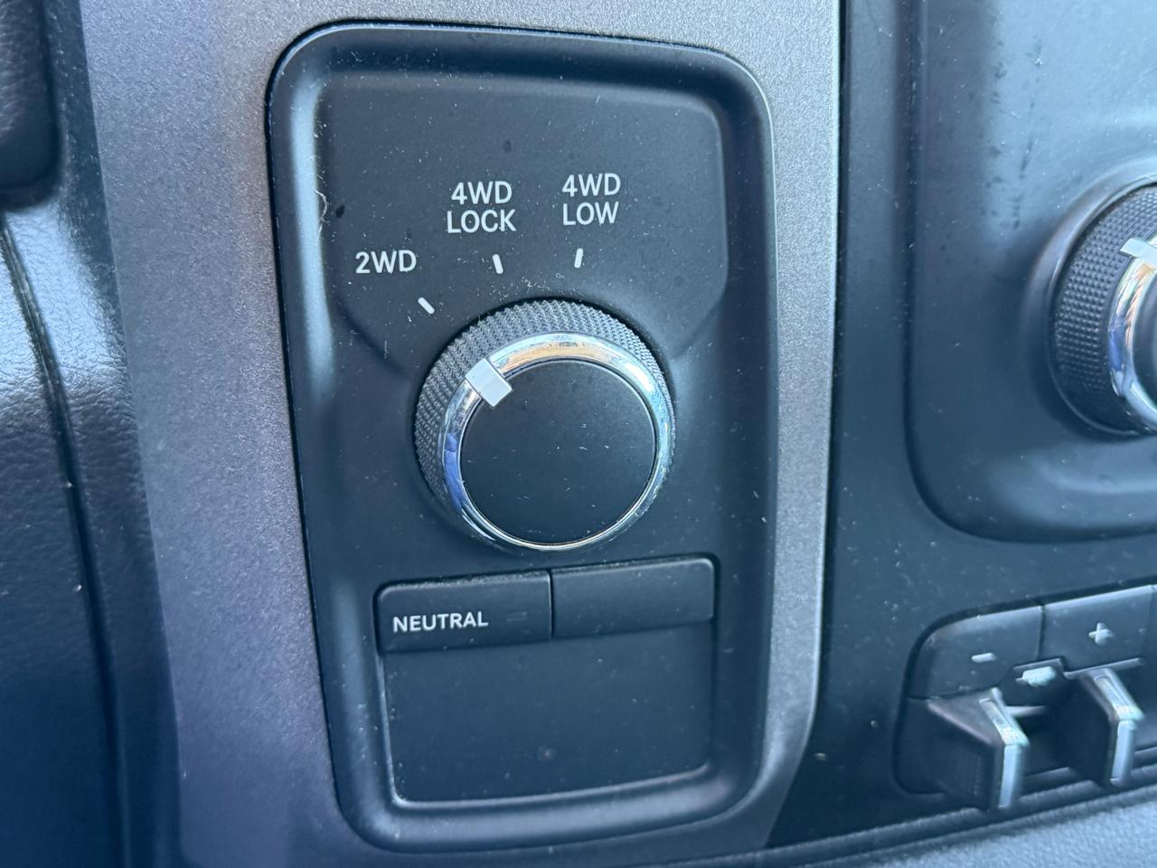 RAM 2500 Tradesman 4x4 Crew Cab 6'4" Box 2017