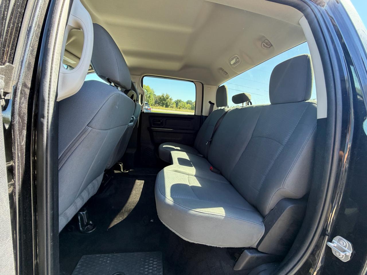 RAM 2500 Tradesman 4x4 Crew Cab 6'4" Box 2017