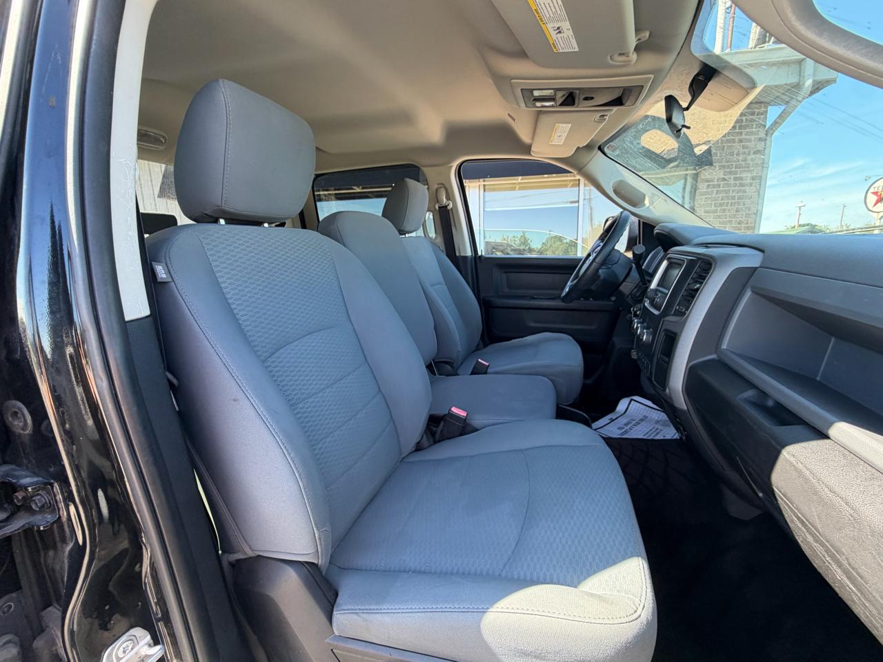 RAM 2500 Tradesman 4x4 Crew Cab 6'4" Box 2017