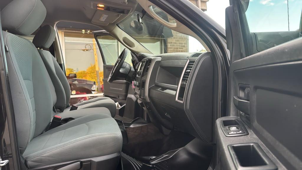 RAM 2500 Tradesman 4x4 Crew Cab 6'4" Box 2017