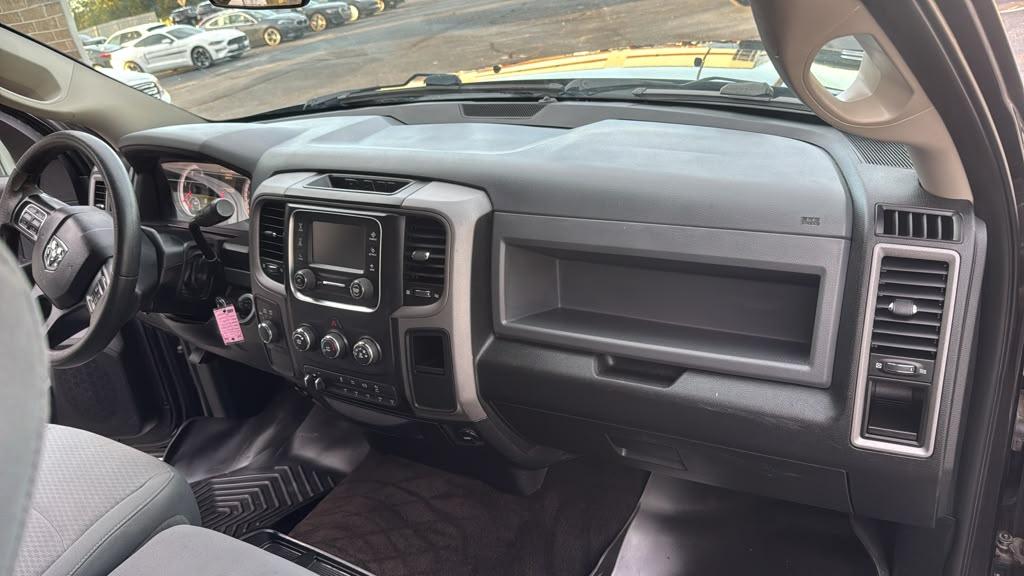 RAM 2500 Tradesman 4x4 Crew Cab 6'4" Box 2017
