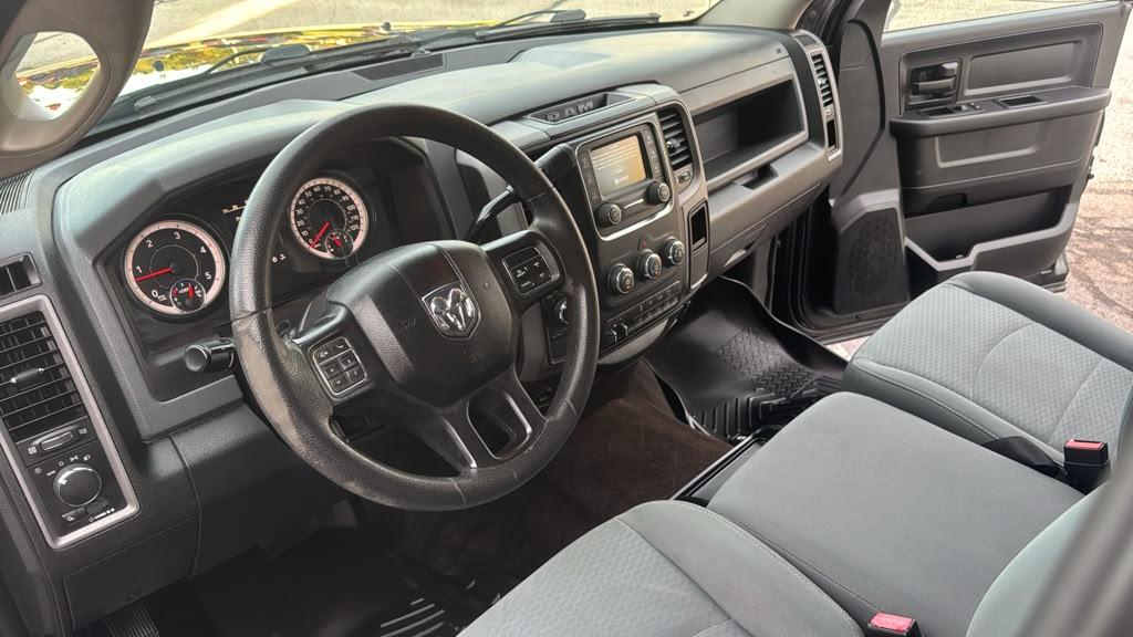 RAM 2500 Tradesman 4x4 Crew Cab 6'4" Box 2017