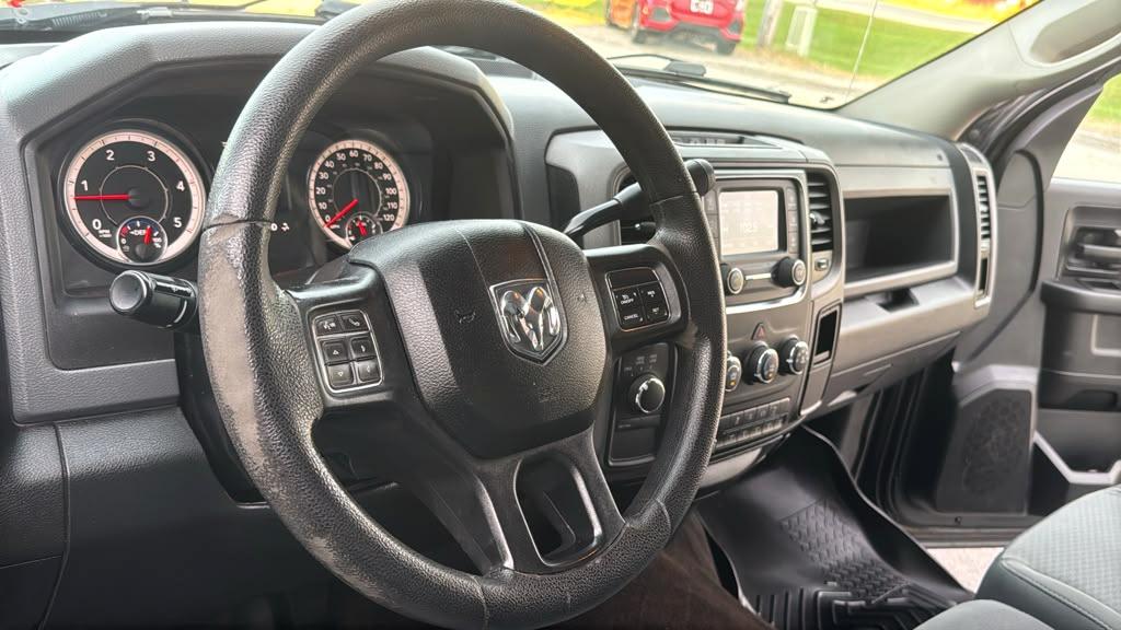 RAM 2500 Tradesman 4x4 Crew Cab 6'4" Box 2017