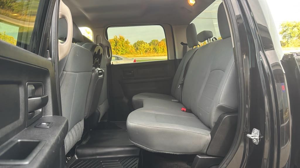 RAM 2500 Tradesman 4x4 Crew Cab 6'4" Box 2017