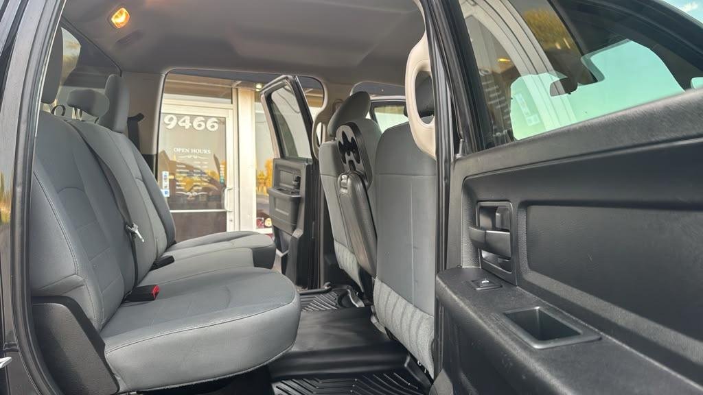 RAM 2500 Tradesman 4x4 Crew Cab 6'4" Box 2017