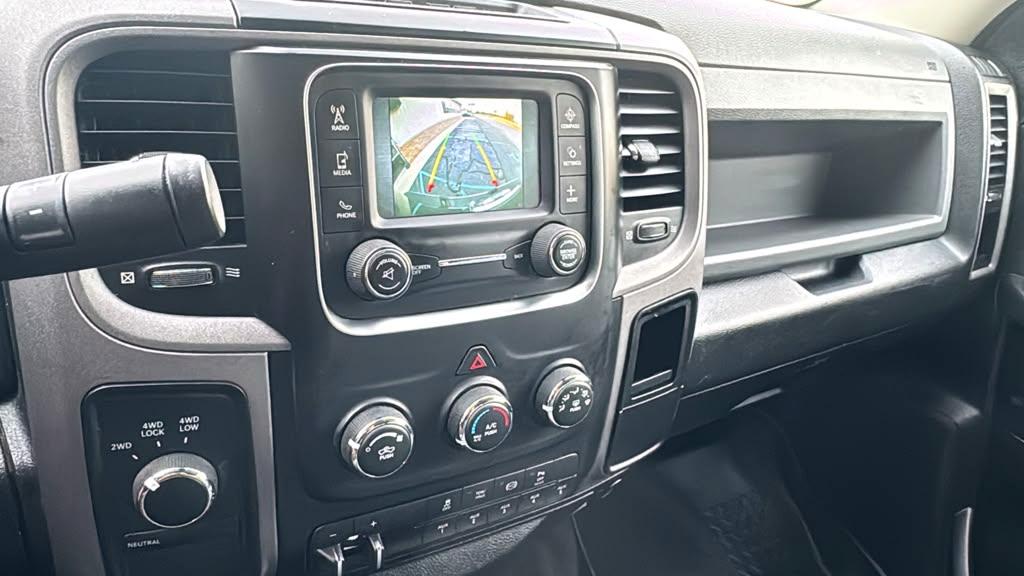 RAM 2500 Tradesman 4x4 Crew Cab 6'4" Box 2017