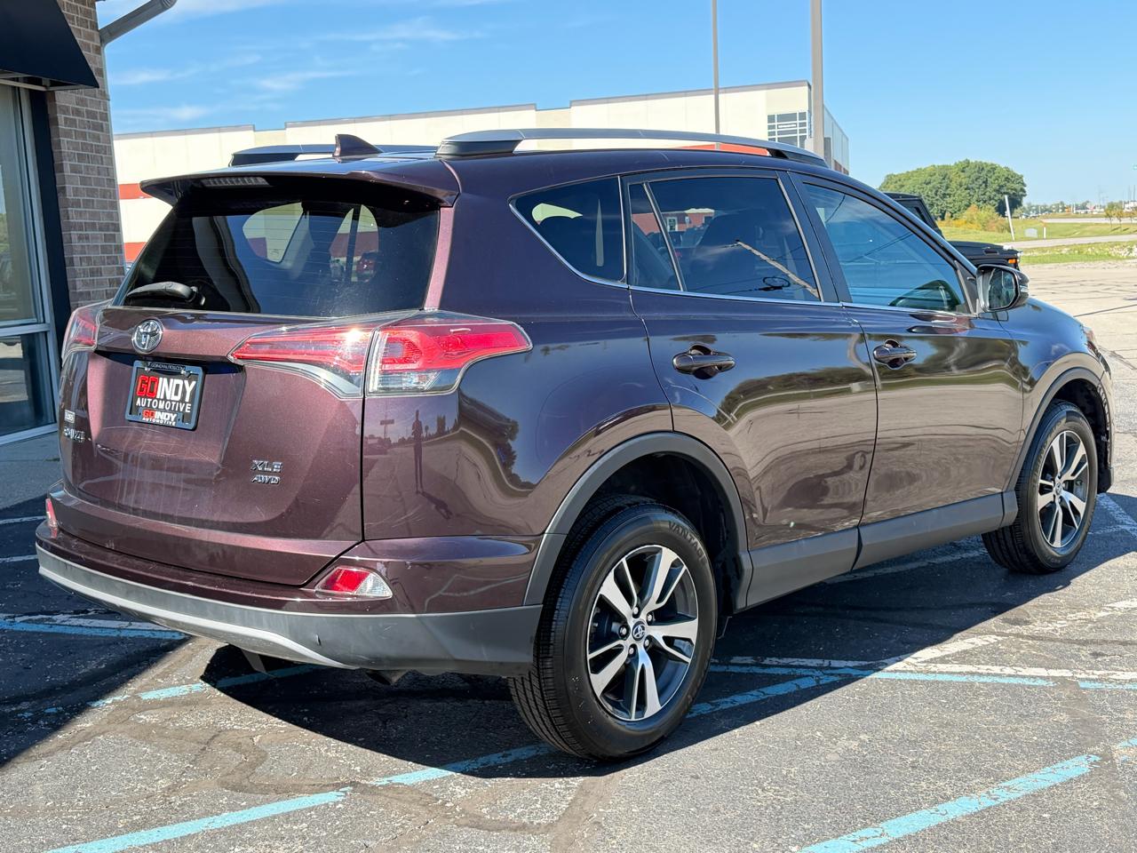 Toyota RAV4 XLE AWD (Natl) 2017