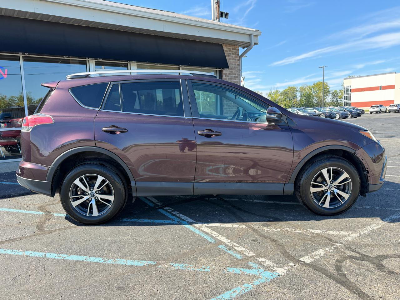 Toyota RAV4 XLE AWD (Natl) 2017
