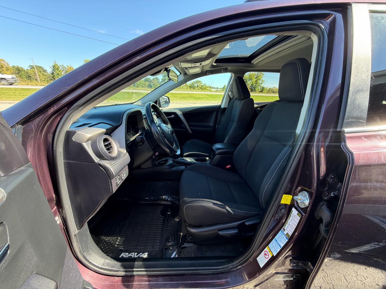 Toyota RAV4 XLE AWD (Natl) 2017