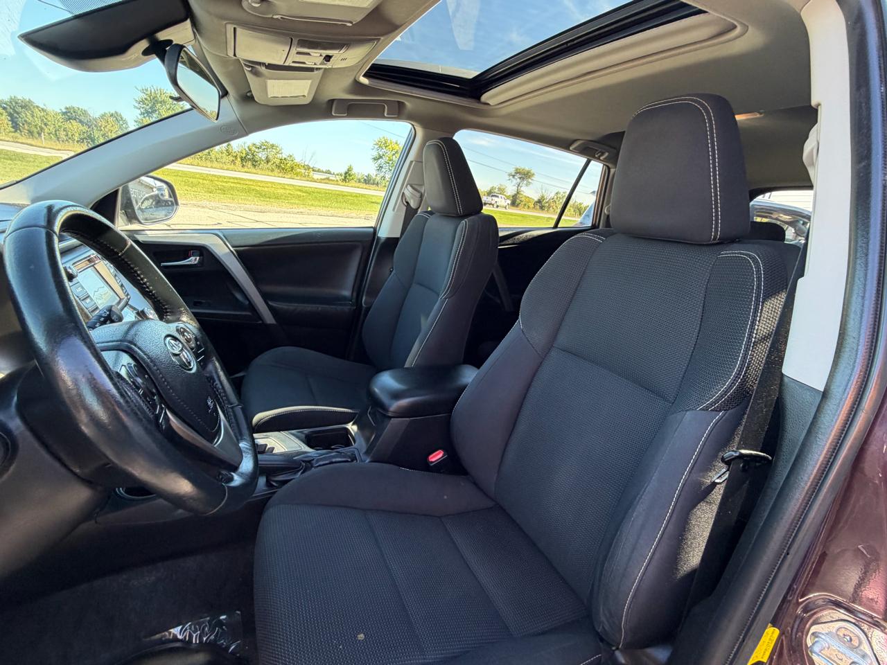 Toyota RAV4 XLE AWD (Natl) 2017