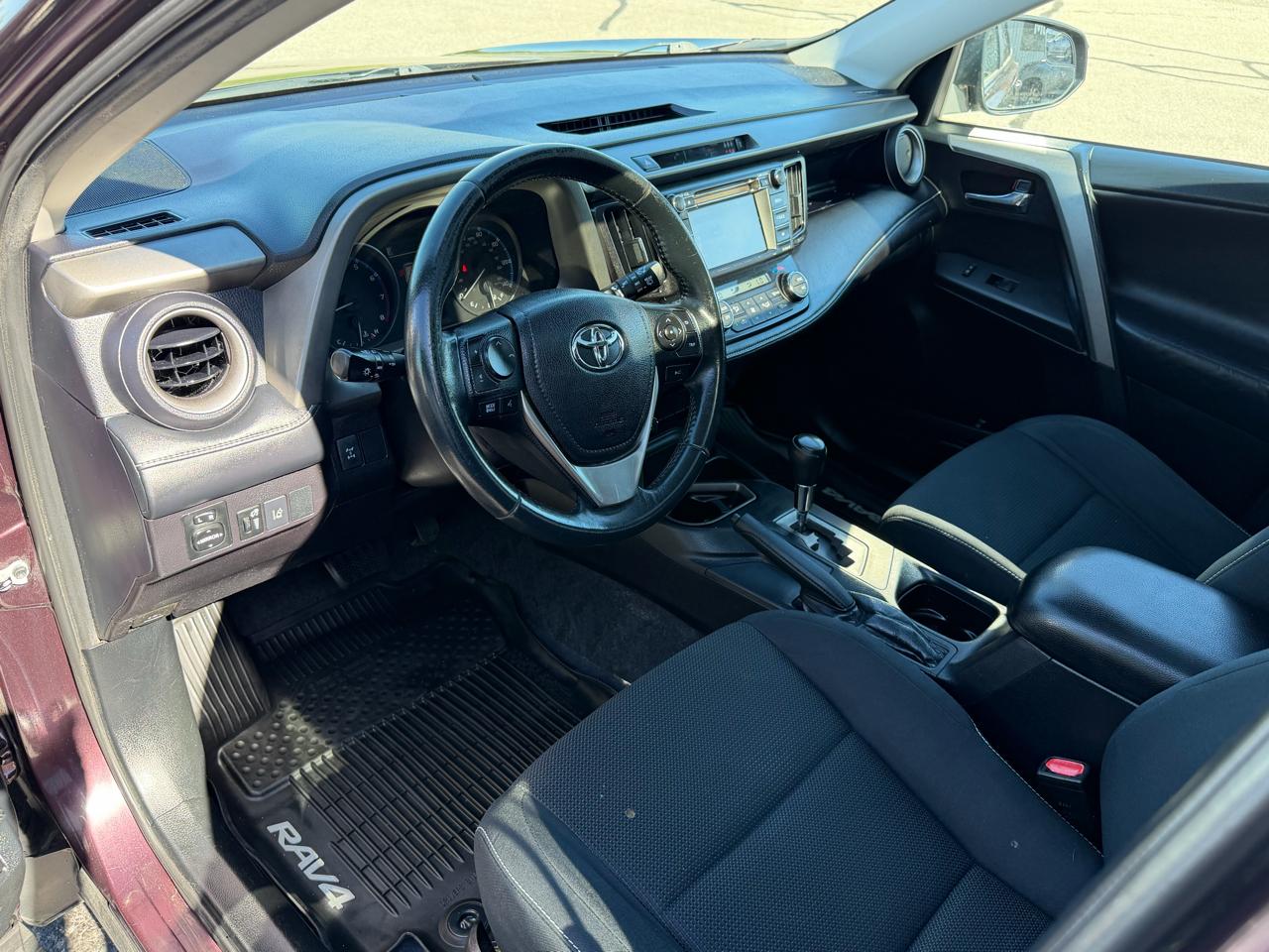 Toyota RAV4 XLE AWD (Natl) 2017