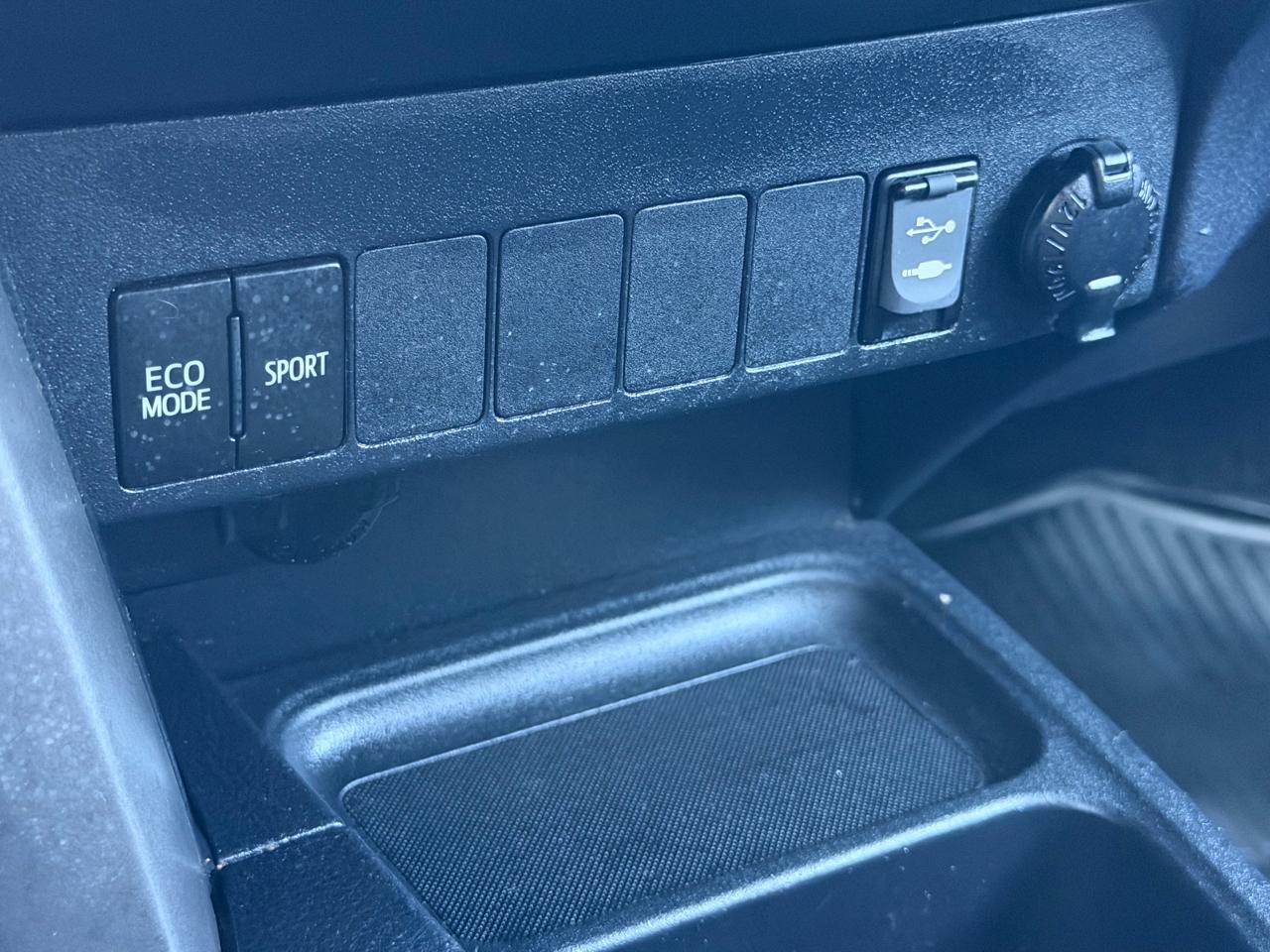 Toyota RAV4 XLE AWD (Natl) 2017