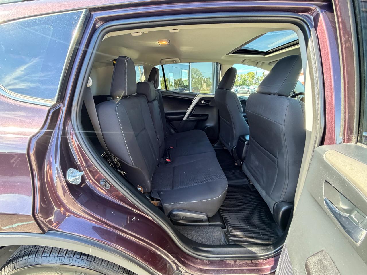 Toyota RAV4 XLE AWD (Natl) 2017
