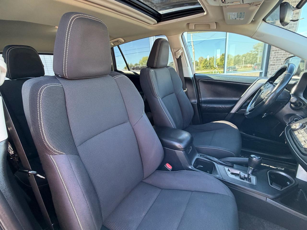 Toyota RAV4 XLE AWD (Natl) 2017