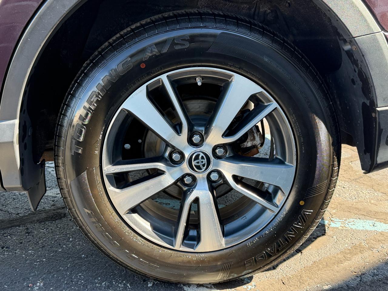 Toyota RAV4 XLE AWD (Natl) 2017
