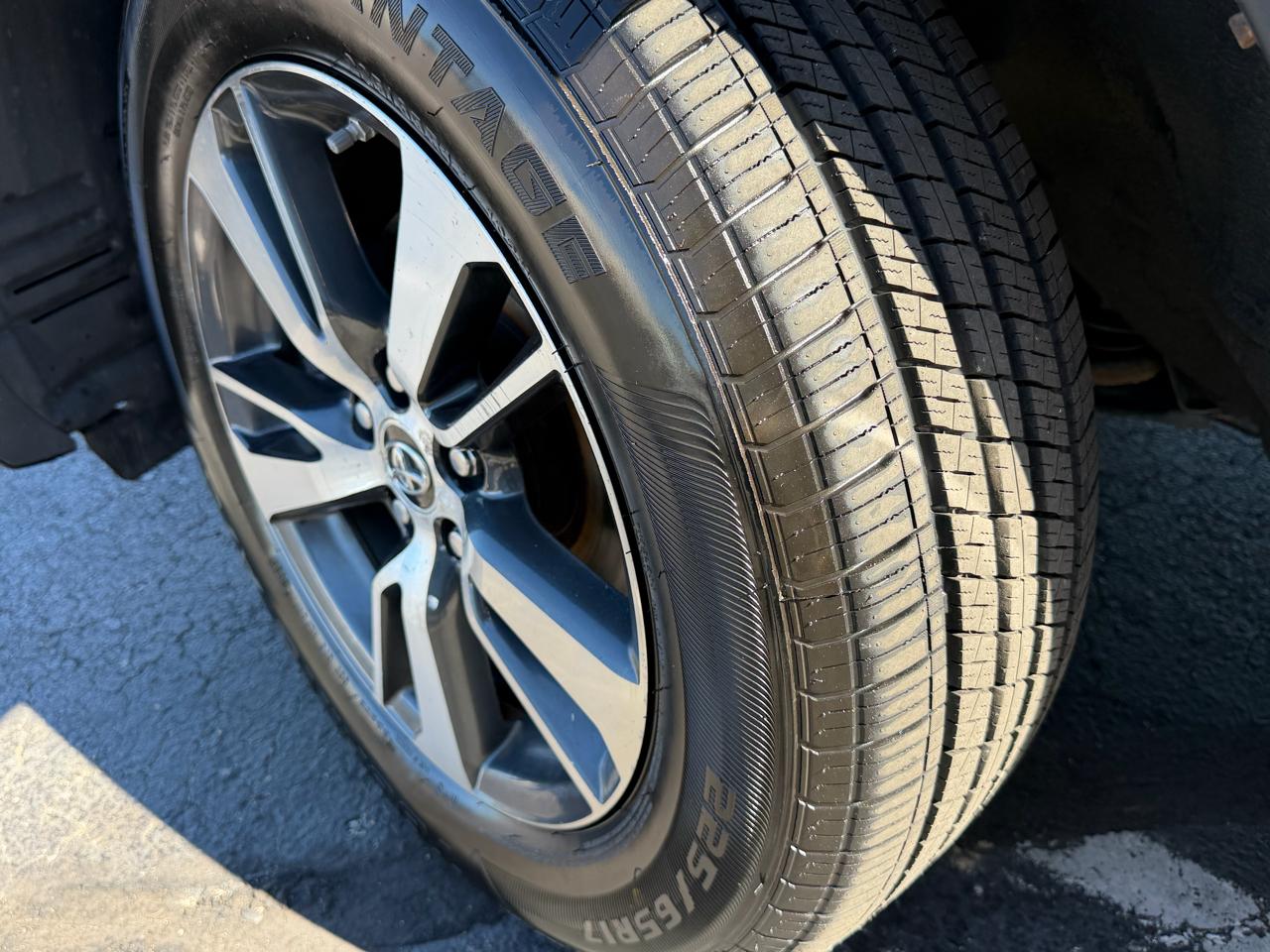 Toyota RAV4 XLE AWD (Natl) 2017