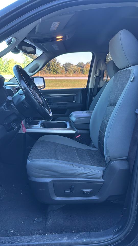 RAM 1500 4WD Quad Cab 140.5" Big Horn 2016