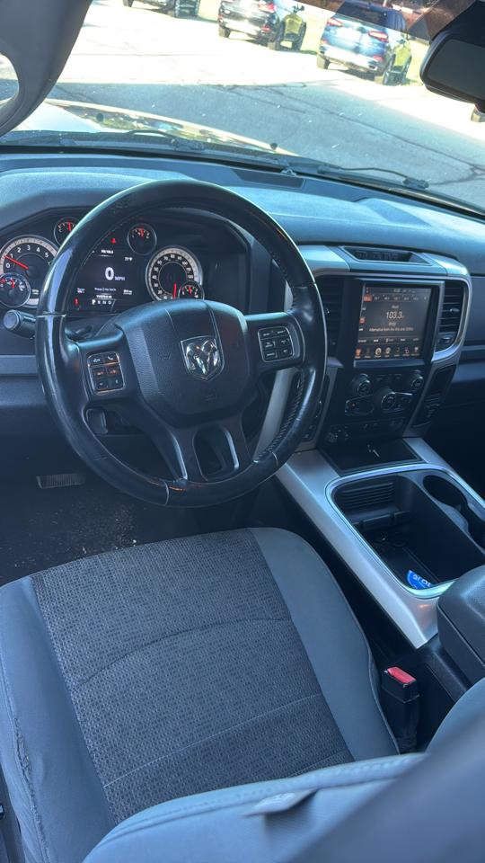 RAM 1500 4WD Quad Cab 140.5" Big Horn 2016