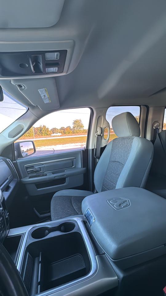 RAM 1500 4WD Quad Cab 140.5" Big Horn 2016