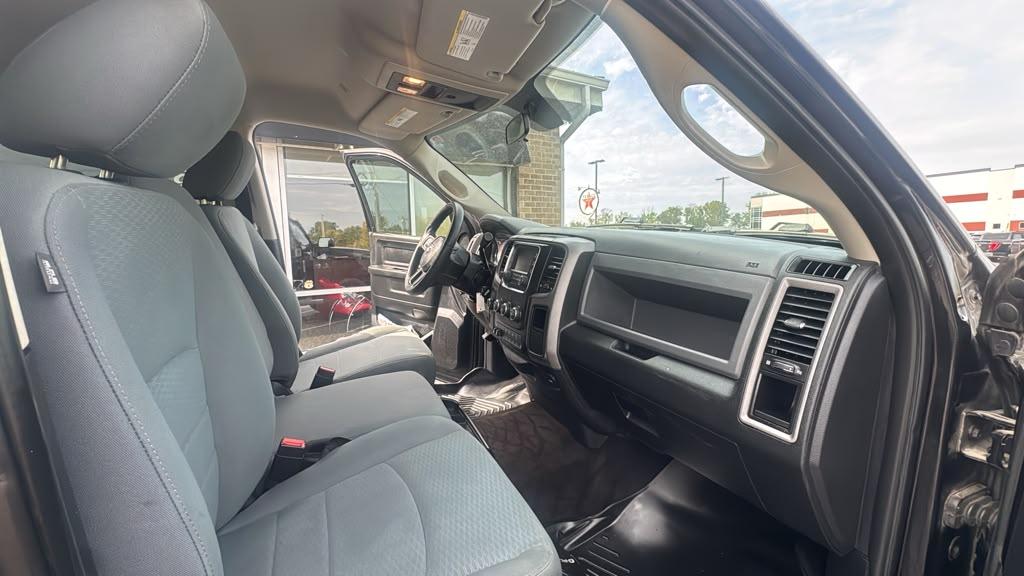 RAM 1500 4WD Quad Cab 140.5" Big Horn 2016
