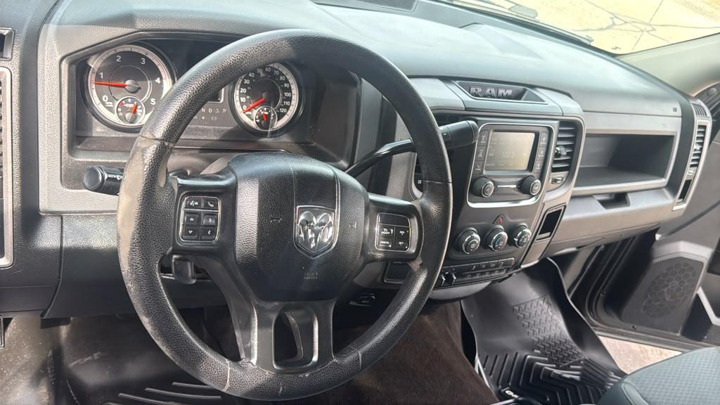 RAM 1500 4WD Quad Cab 140.5" Big Horn 2016