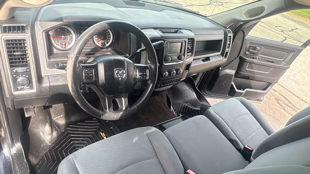 RAM 1500 4WD Quad Cab 140.5" Big Horn 2016
