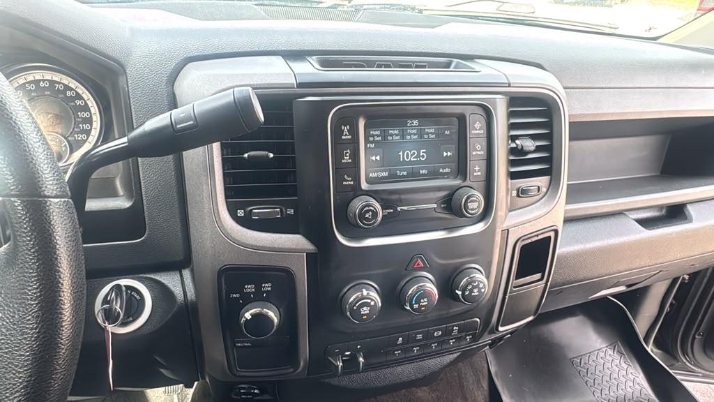 RAM 1500 4WD Quad Cab 140.5" Big Horn 2016