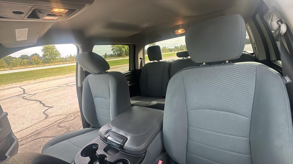 RAM 1500 4WD Quad Cab 140.5" Big Horn 2016