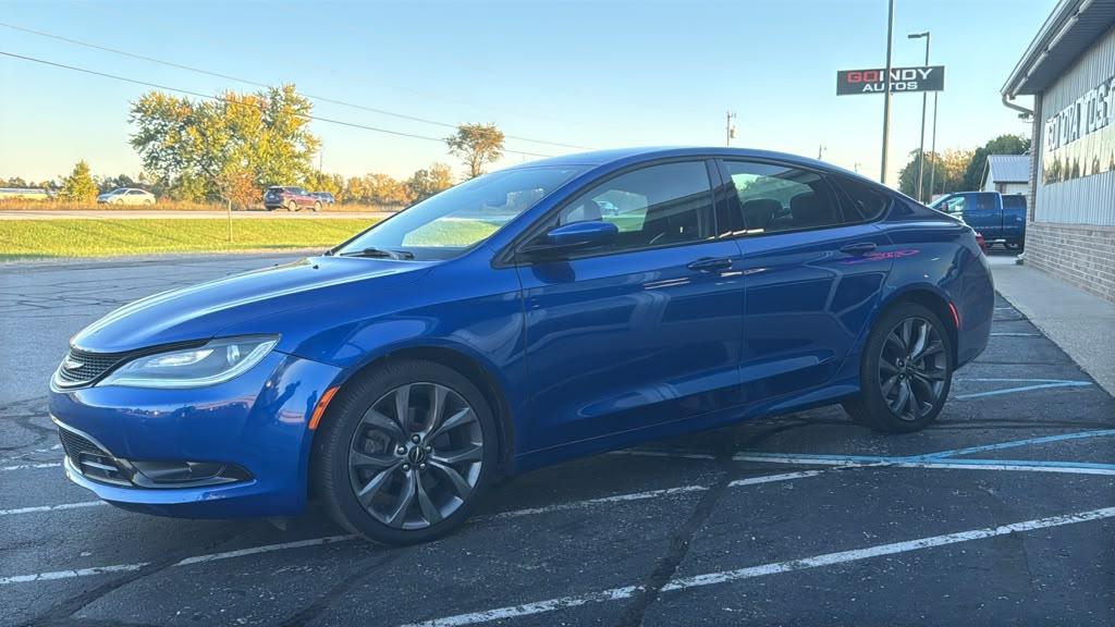 Chrysler 200 4dr Sdn S AWD 2016