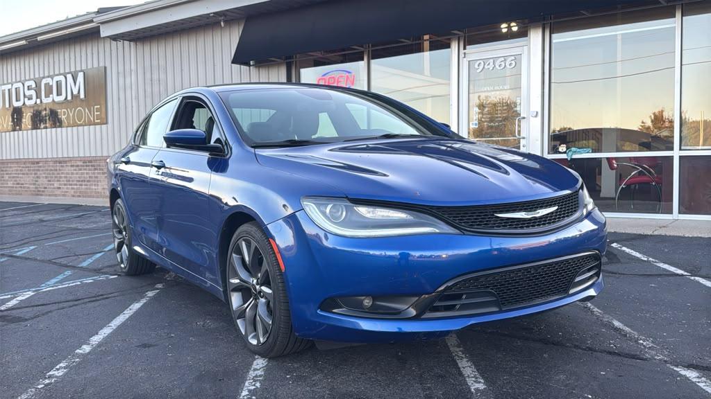Chrysler 200 4dr Sdn S AWD 2016