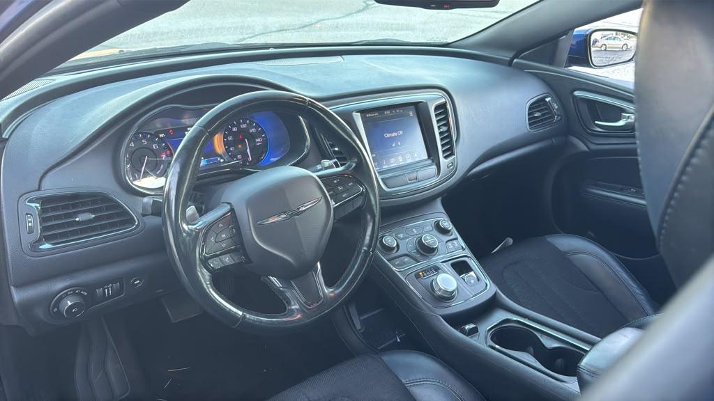 Chrysler 200 4dr Sdn S AWD 2016