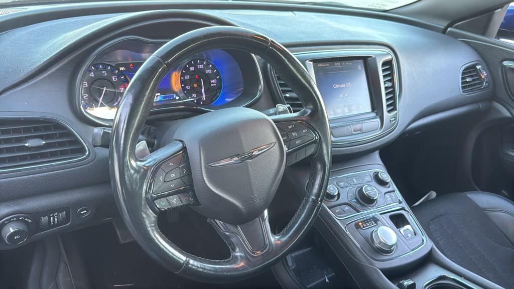 Chrysler 200 4dr Sdn S AWD 2016