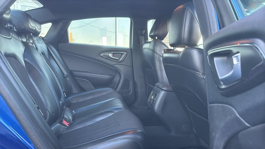 Chrysler 200 4dr Sdn S AWD 2016