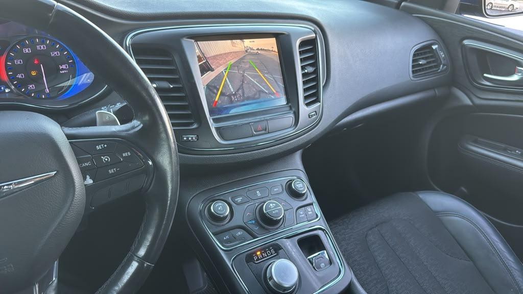 Chrysler 200 4dr Sdn S AWD 2016