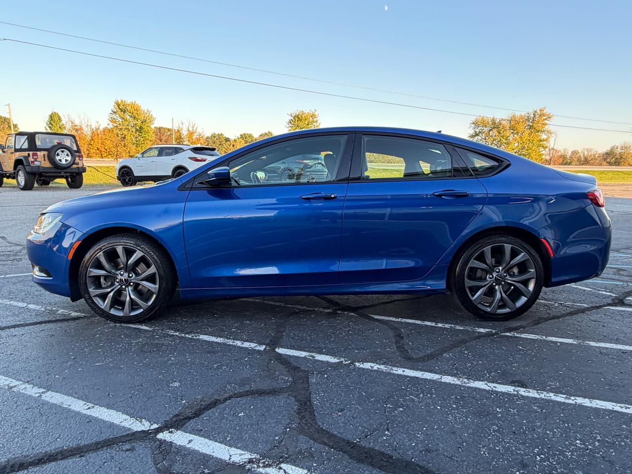 Chrysler 200 4dr Sdn S AWD 2016
