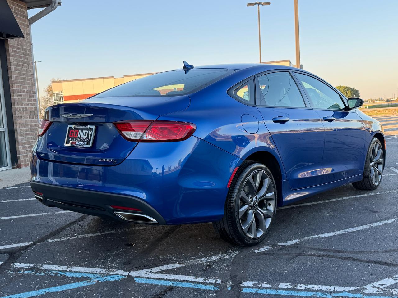 Chrysler 200 4dr Sdn S AWD 2016