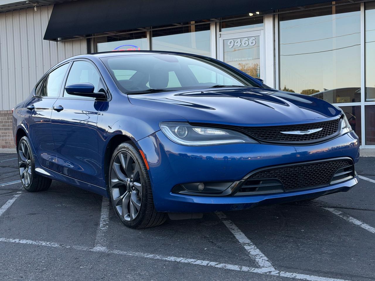 Chrysler 200 4dr Sdn S AWD 2016