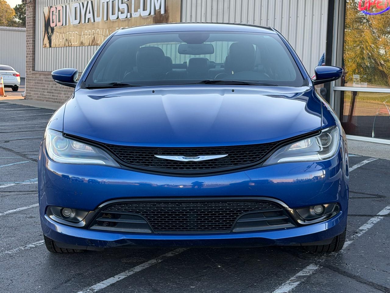 Chrysler 200 4dr Sdn S AWD 2016