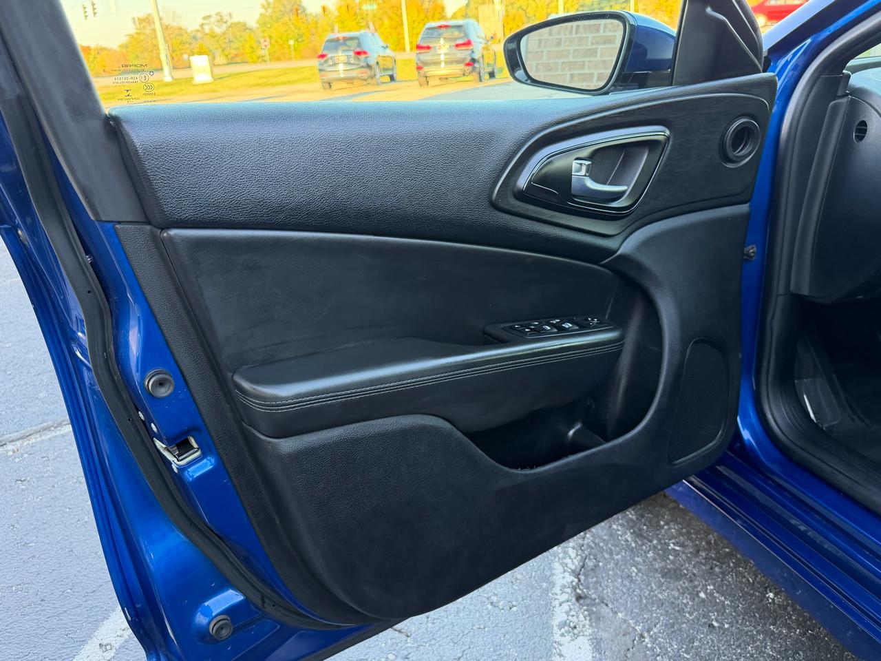 Chrysler 200 4dr Sdn S AWD 2016