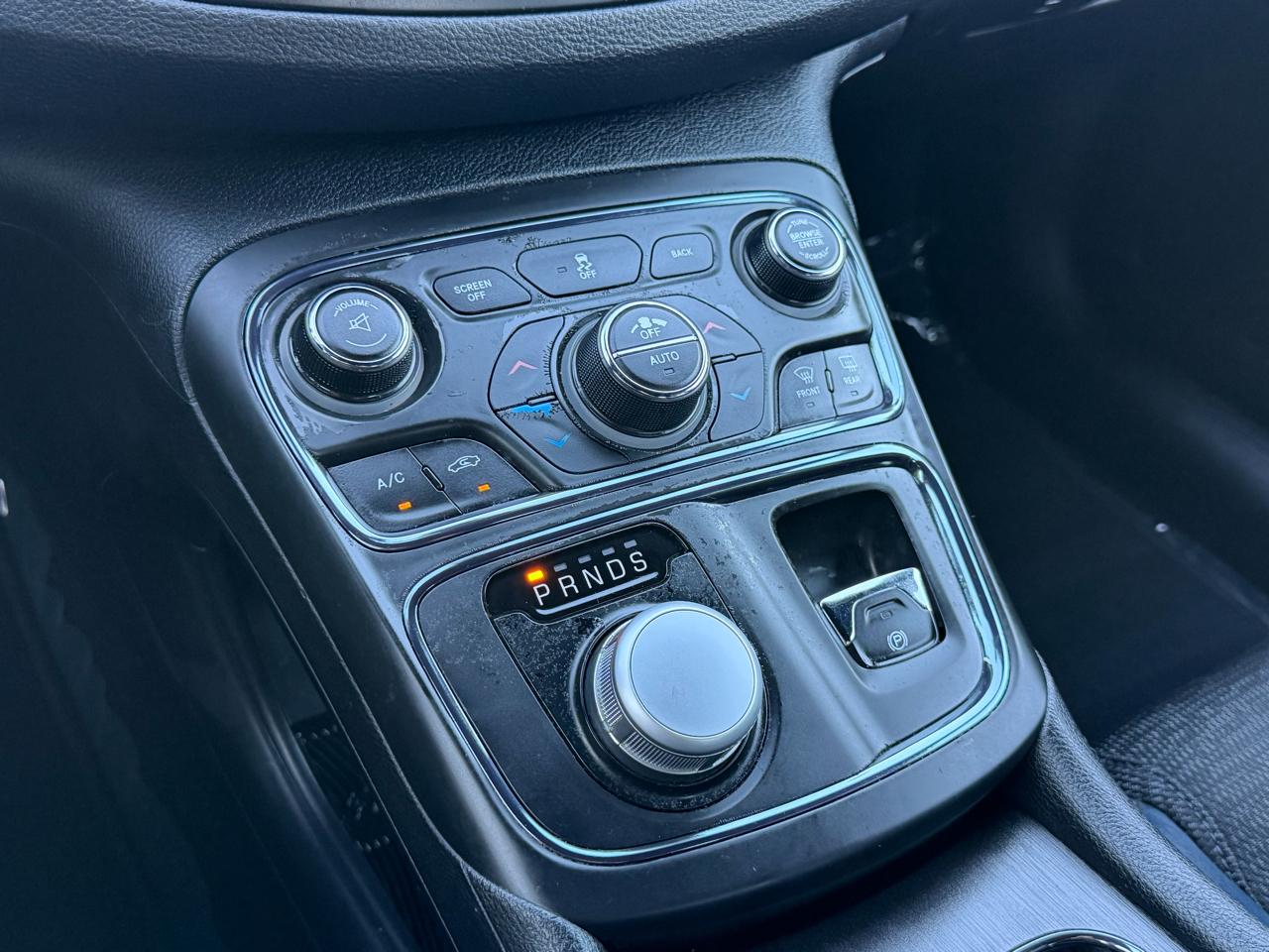 Chrysler 200 4dr Sdn S AWD 2016