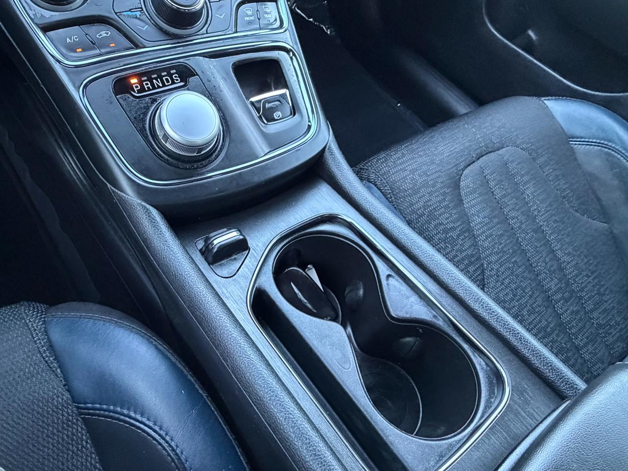 Chrysler 200 4dr Sdn S AWD 2016