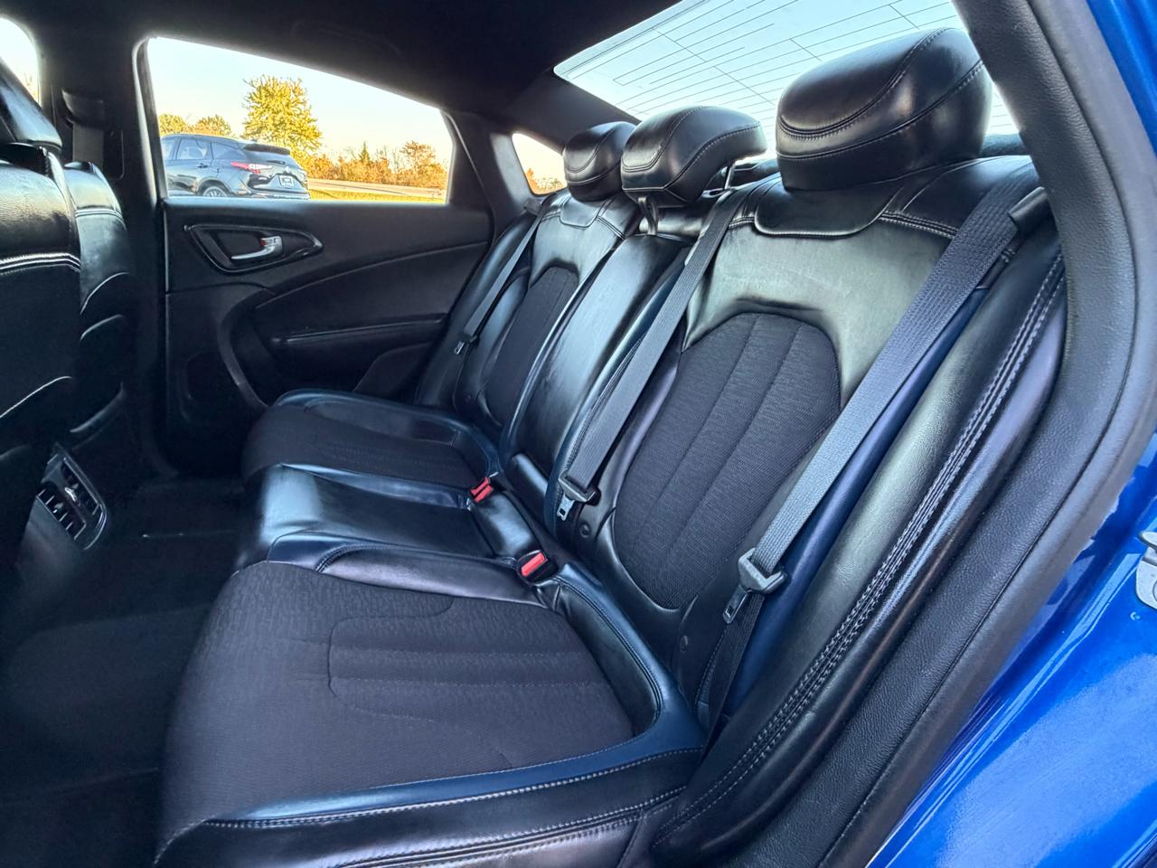 Chrysler 200 4dr Sdn S AWD 2016