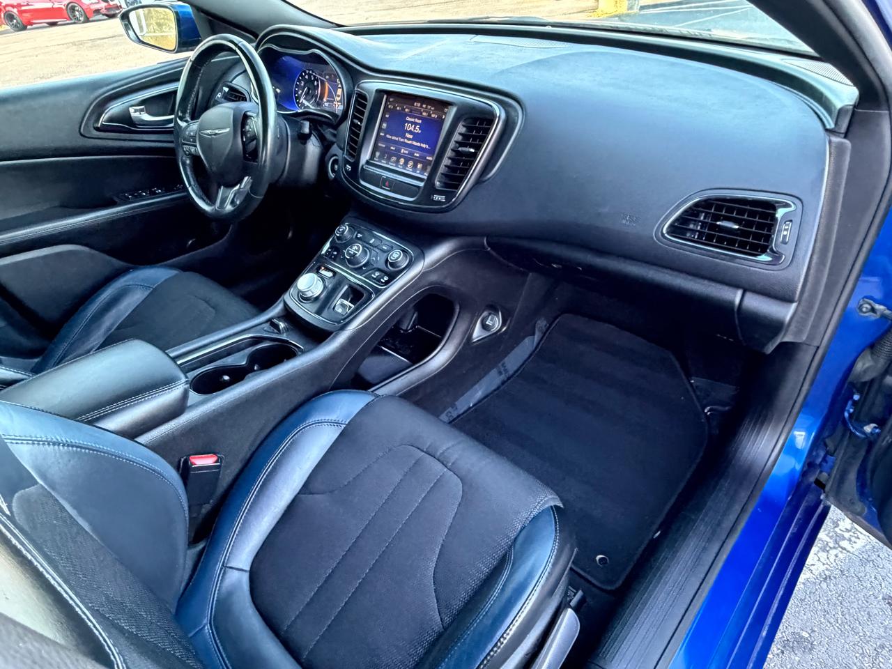 Chrysler 200 4dr Sdn S AWD 2016