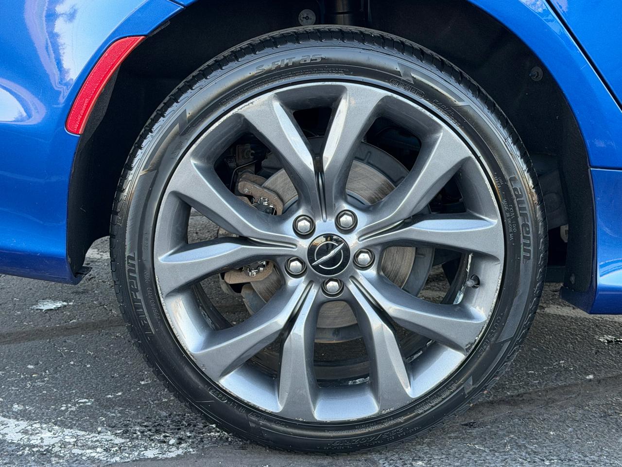 Chrysler 200 4dr Sdn S AWD 2016