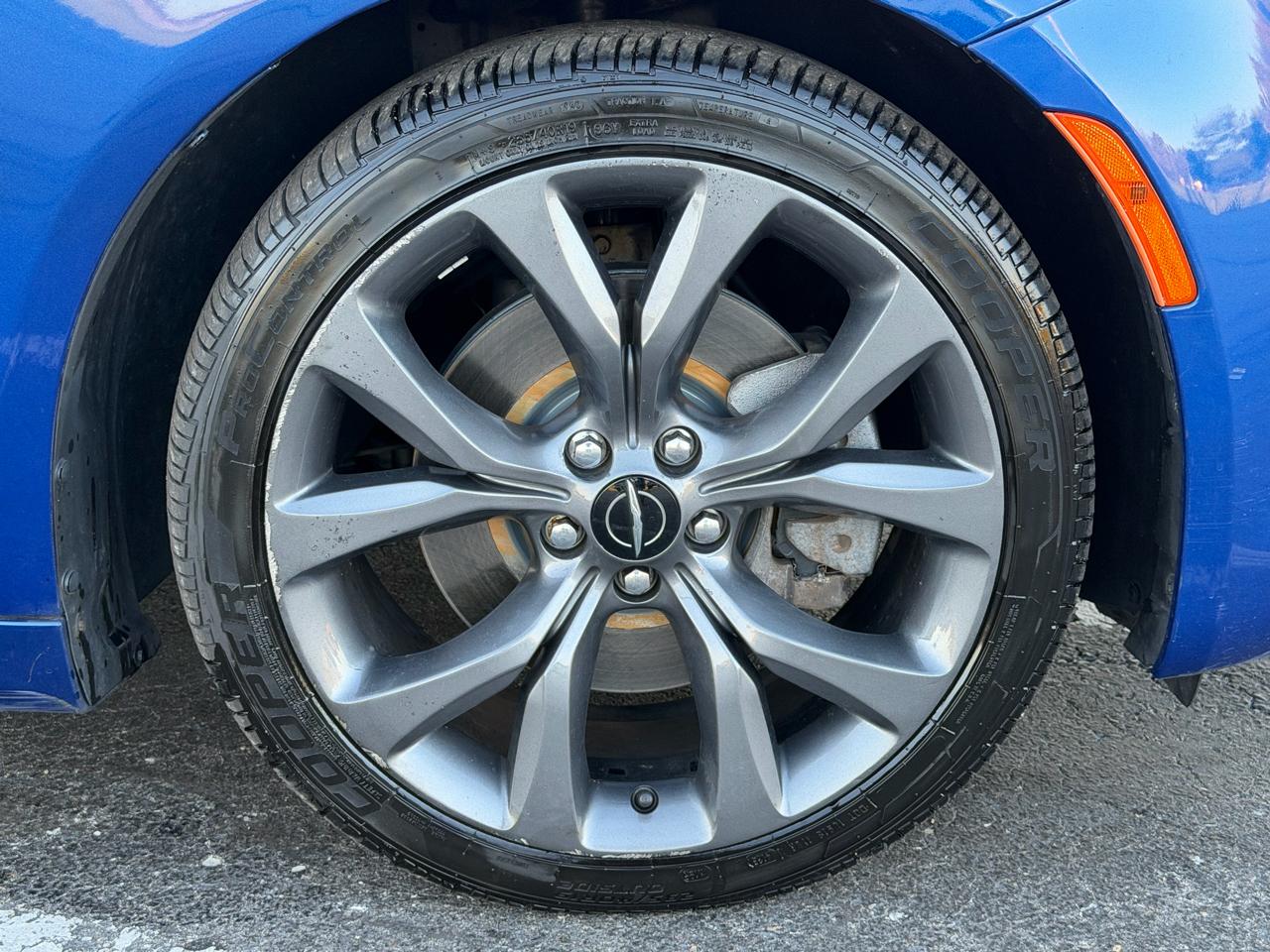 Chrysler 200 4dr Sdn S AWD 2016