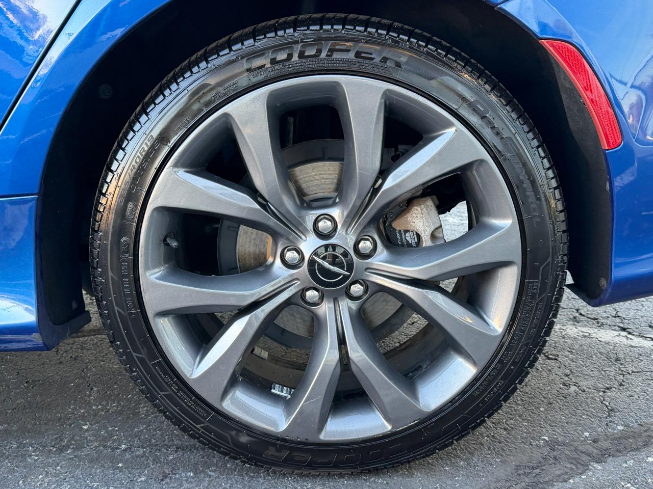 Chrysler 200 4dr Sdn S AWD 2016